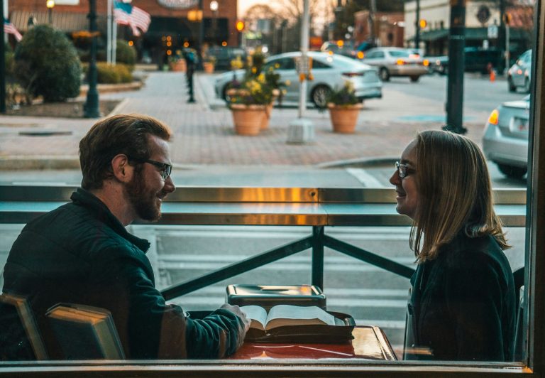 How to Start a Great Conversation on a First Date (No Awkward Silences!)