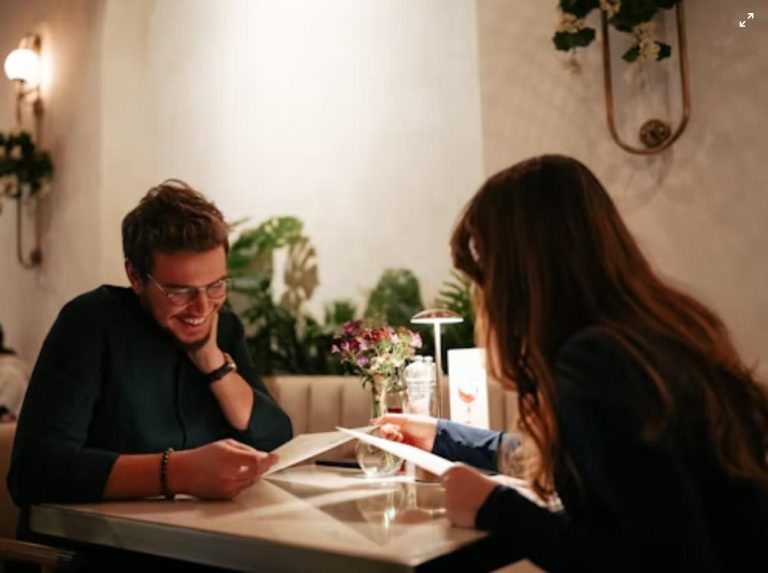 Dating as a Busy Professional in America: Fit Love Into Your Schedule (Without Burning Out)