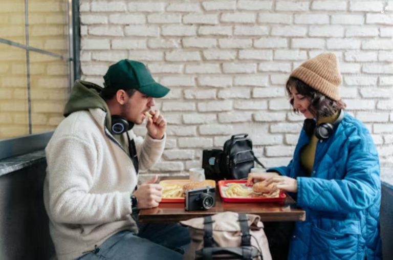 Dating as a Remote Young Professional in America: Blend Work Flexibility and Connection