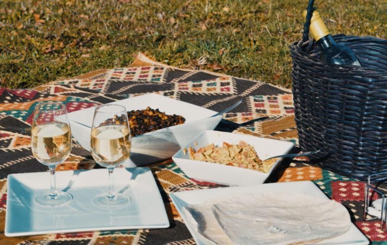 Dating on a Budget: 8 Affordable Dates That Feel Special (No Fancy Spots Needed!)