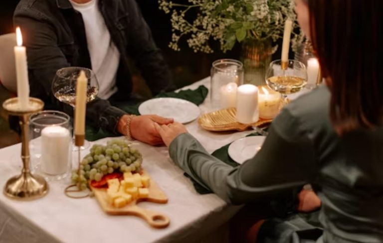 10 First Date Conversation Tips That Keep the Chat Flowing (No Awkward Silences!)