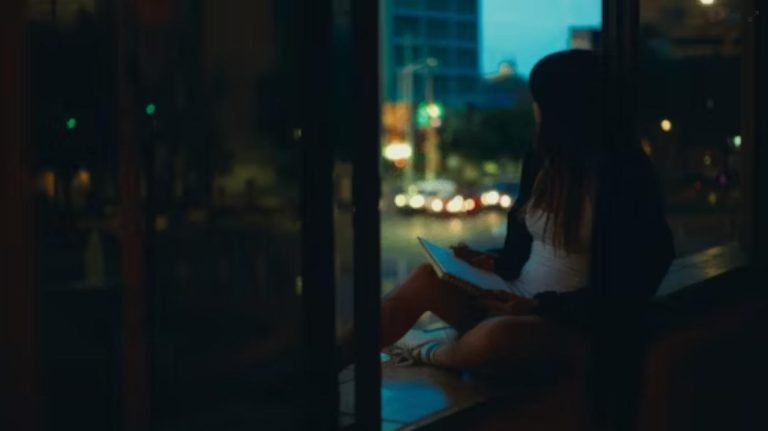 How to Make Your Online Dating Profile Stand Out (No Cringe Lines Required!)