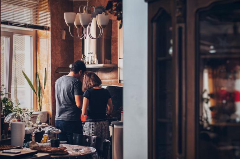 Love Beyond First Dates: Young Cross-Cultural Couples Thrive in the ‘Everyday’
